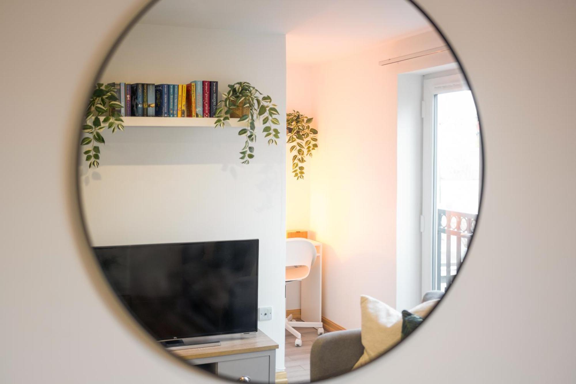 Large, Newly Renovated, Three Bedroom Town Centre Split Level Apartment With Free Parking, Sleeps Seven - Walking Distance To Beach Bournemouth Exterior foto